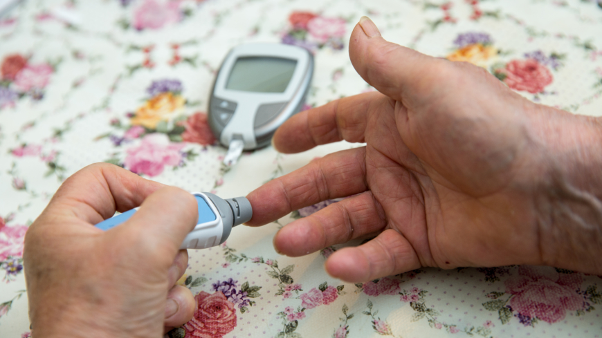 Man räknar med att vården av de omkring 450 000 personer som har diabetes årligen kostar samhället drygt 9 miljarder kronor.  Foto: Shutterstock